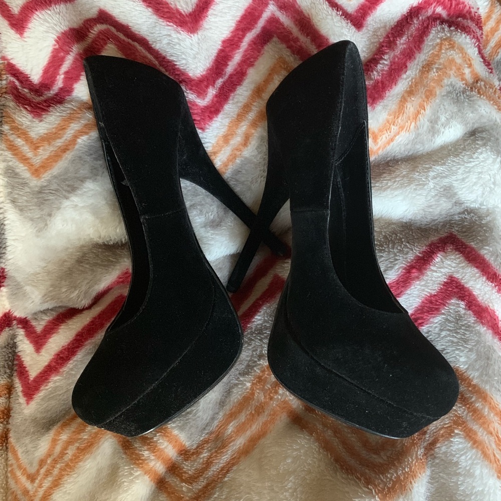 NEW WITHOUT TAG Black pumps